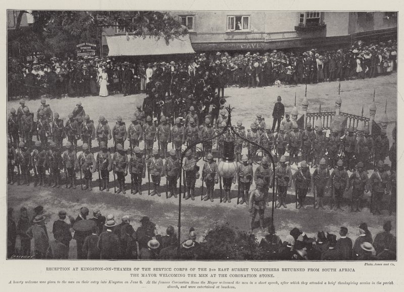 Mottak ved Kingston-on-Thames av Service Corps of the 2nd East Surrey Volunteers returnerte fra Sør-Afrika, og ordføreren ønsket velkommen til Mennene ved Coronation Stone av English Photographer