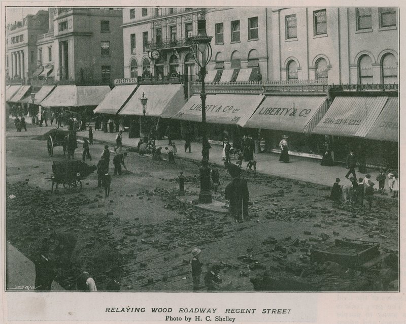 Videresending av trevei Regent Street av English Photographer
