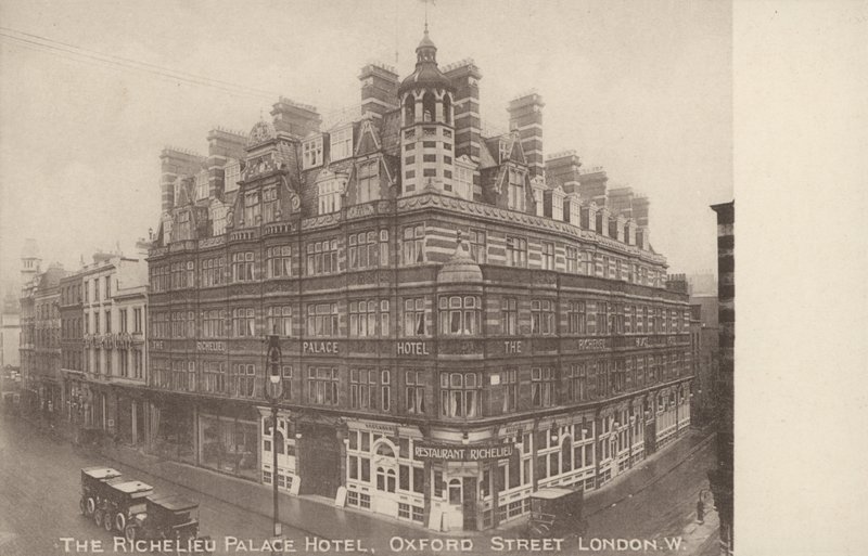 Richelieu Palace Hotel, Oxford Street, London W (s/hvitt-bilde) av English Photographer
