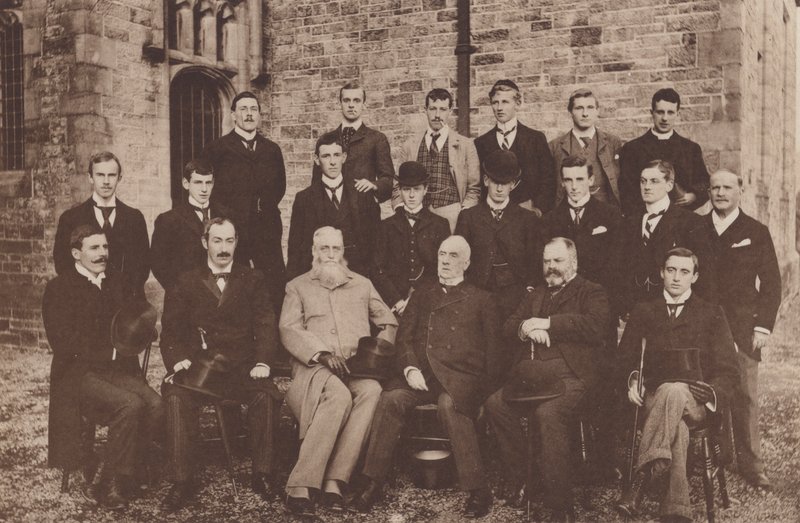 Sedbergh: Gruppe av gamle Sedberghians (s/hvitt-bilde) av English Photographer
