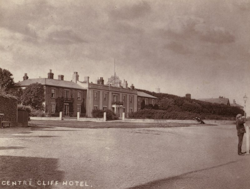 Southwold: Center Cliff Hotel (s/hvitt bilde) av English Photographer
