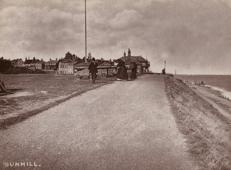 Southwold: Gunhill (s/hvitt bilde) av English Photographer