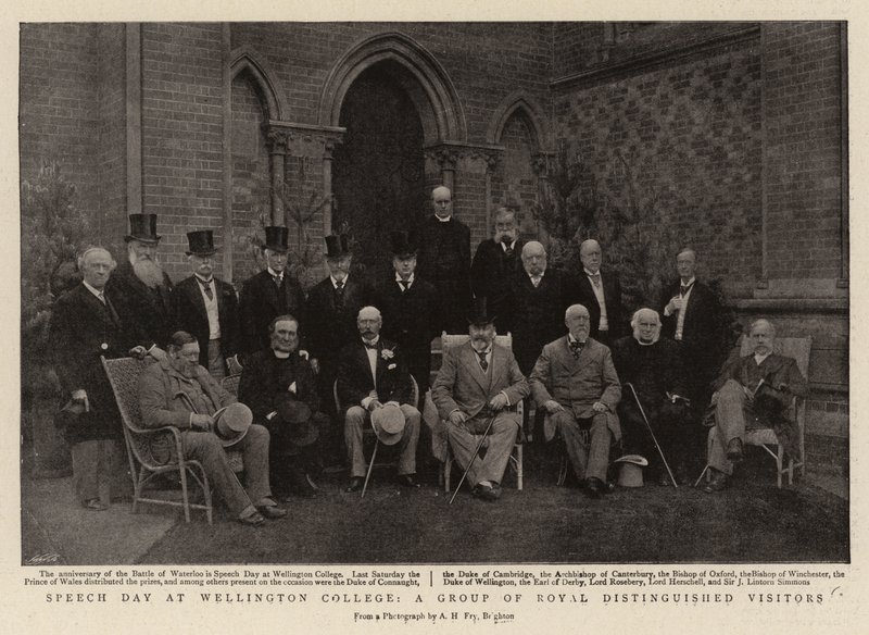 Taledag ved Wellington College, en gruppe av Royal Distinguished Visitors av English Photographer