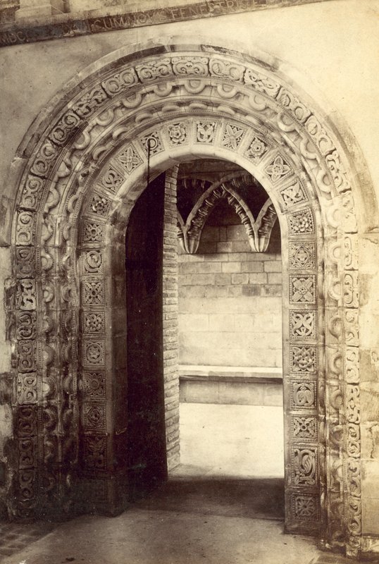 St Albans Abbey, Norman Door (s/hvitt bilde) av English Photographer