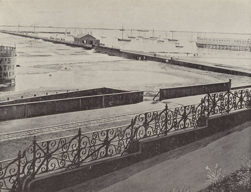St Kilda Esplanade and Pier, Victoria av English Photographer