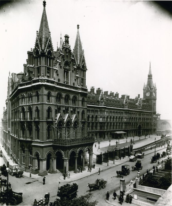 St Pancras jernbanestasjon; fotografi fra april 1899 av English Photographer