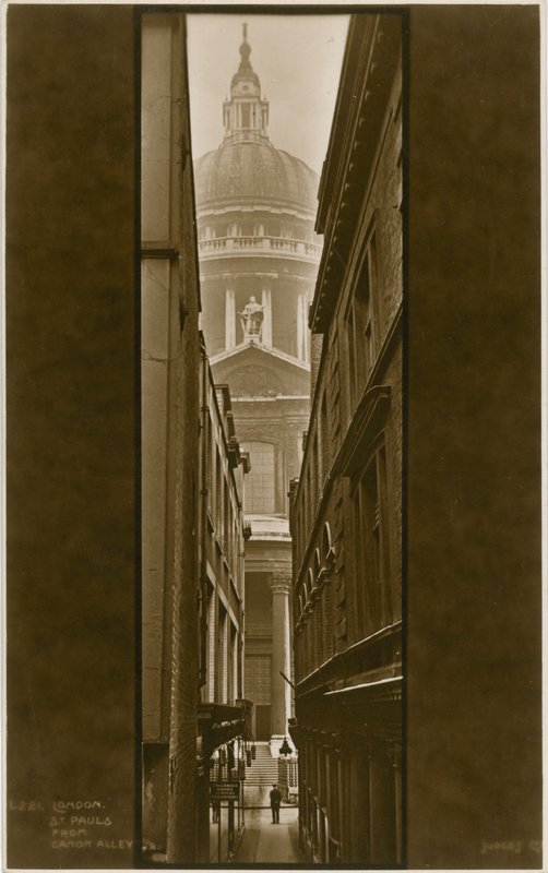 St Pauls Cathedral fra Canon Alley av English Photographer