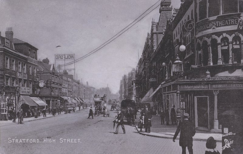 Stratford, High Street, med Borough Theatre (s/hvitt-bilde) av English Photographer
