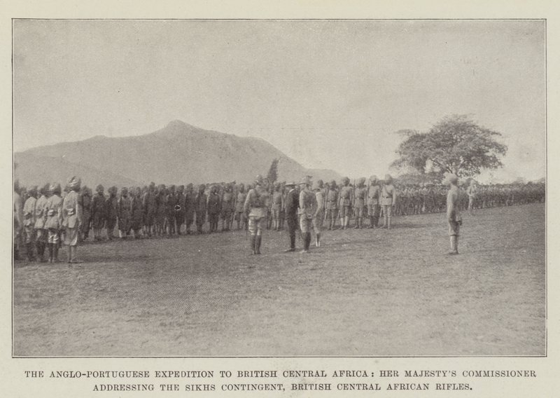 Den anglo-portugisiske ekspedisjonen til Britisk Sentral-Afrika, Hennes Majestets kommissær henvender seg til Sikhs-kontingenten, britiske sentralafrikanske rifler av English Photographer