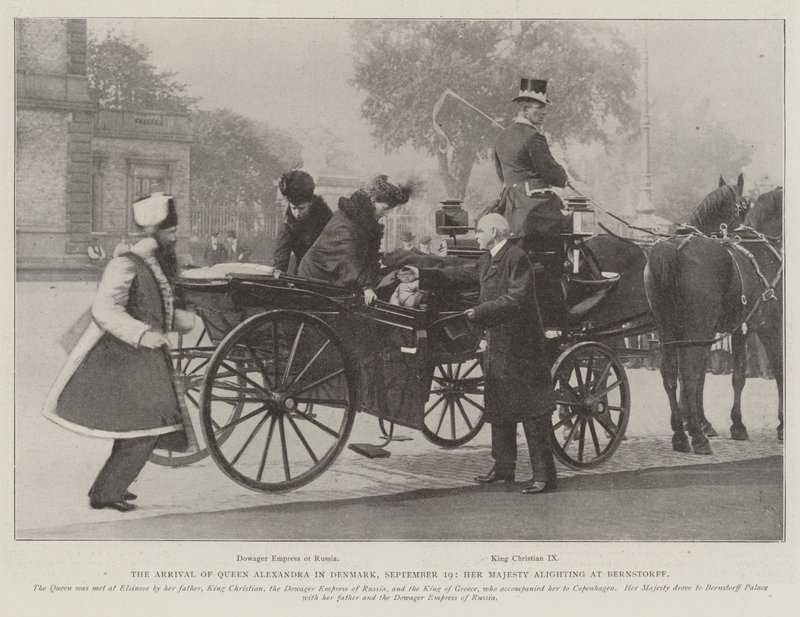 Dronning Alexandras ankomst til Danmark 19. september, Hennes Majestet går av ved Bernstorff av English Photographer