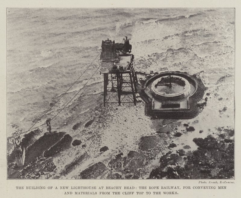 Byggingen av et nytt fyrtårn ved Beachy Head, Rope Railway, for å formidle menn og materialer fra klippetoppen til verkene av English Photographer