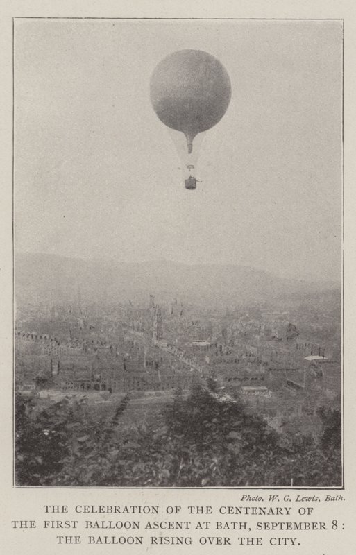 Feiringen av hundreårsdagen for den første ballongoppstigningen i Bath, 8. september, ballongen stiger over byen av English Photographer