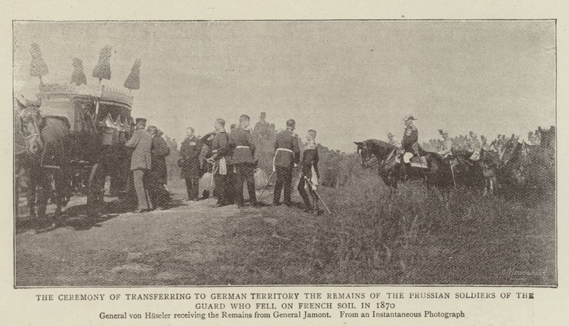 Seremonien for overføring til tysk territorium av restene av de prøyssiske soldatene fra garde som falt på fransk jord i 1870 av English Photographer