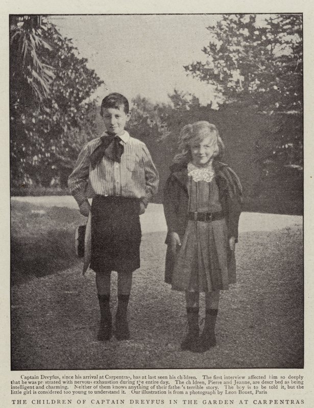 Barna til kaptein Dreyfus i hagen på Carpentras av English Photographer