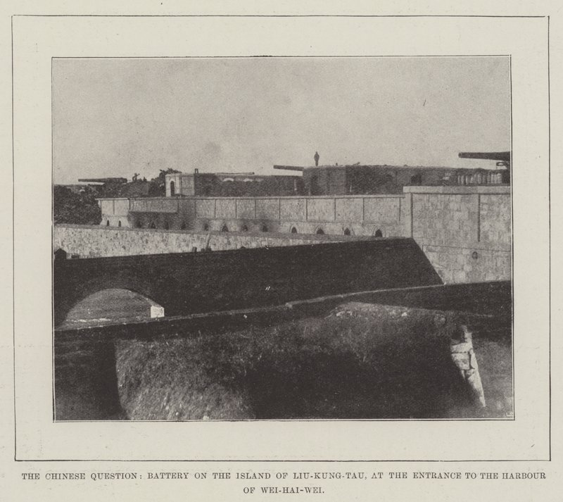 Det kinesiske spørsmålet, batteri på øya Liu-Kung-Tau, ved inngangen til havnen i Wei-Hai-Wei av English Photographer