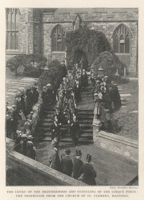 Court of the Brotherhood and Guestling of the Cinque Ports, prosesjonen fra Church of St Clement, Hastings av English Photographer
