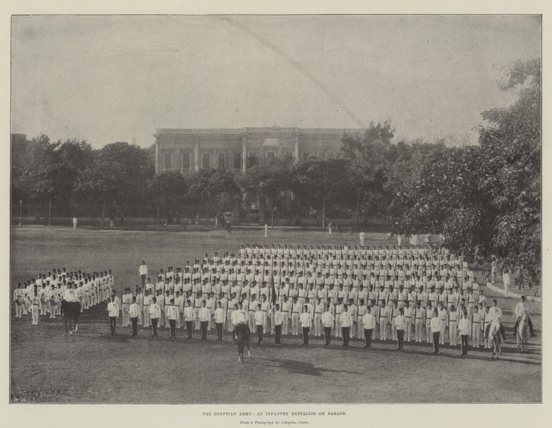 Den egyptiske hæren, en infanteribataljon på parade av English Photographer