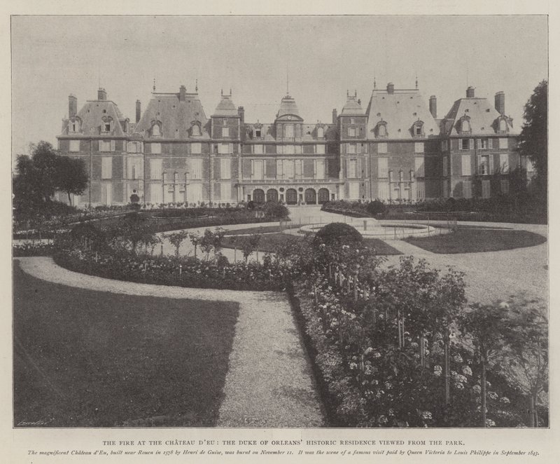 Brannen på Chateau de Eu, hertugen av Orleans historiske residens sett fra parken av English Photographer