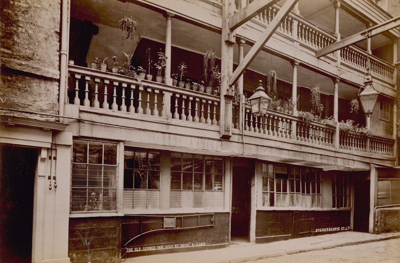 The George, Southwark av English Photographer