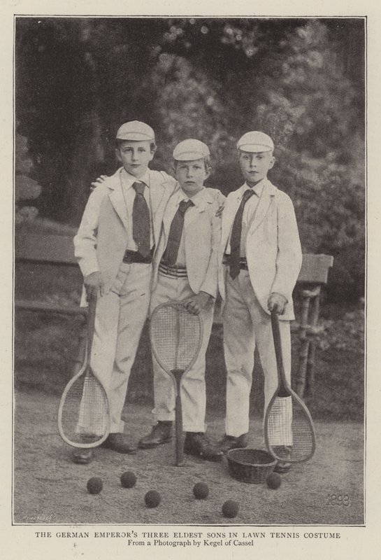 De tyske keiserne tre eldste sønner i Lawn Tennis-drakt av English Photographer