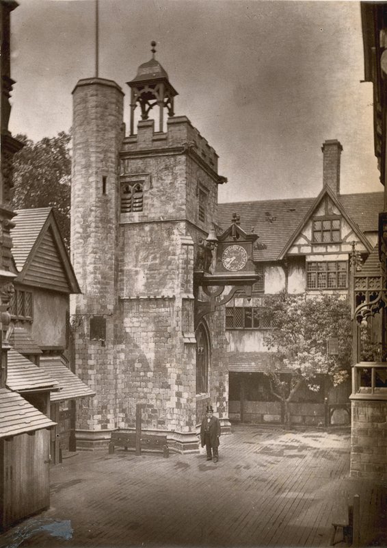 Den internasjonale helseutstillingen i South Kensington: All-Hallows Staining and Butchers Row av English Photographer