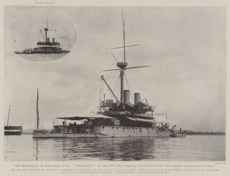 The Invisibility of War-Ships, HMS Devastation i den nye grå fargen i kontrast til det tidligere svartmalte skroget av English Photographer