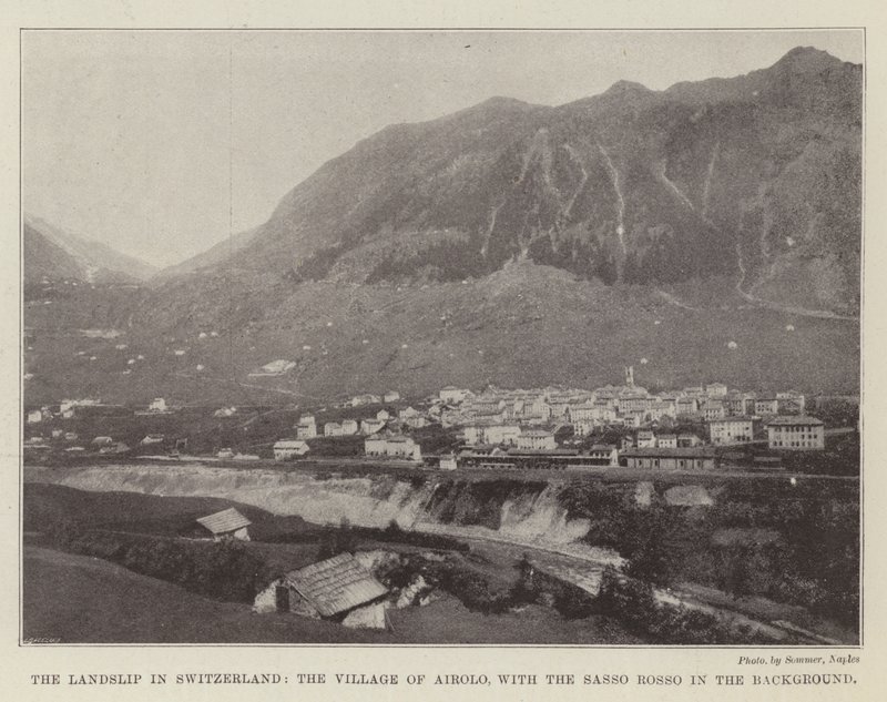Jordslipen i Sveits, landsbyen Airolo, med Sasso Rosso i bakgrunnen av English Photographer