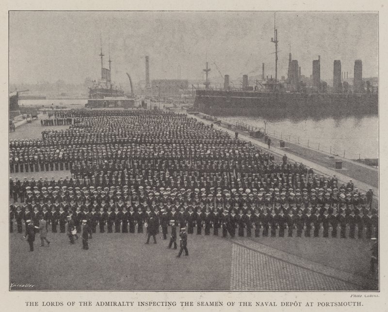 Lords of the Admiralty inspiserer sjømennene ved sjødepotet i Portsmouth av English Photographer