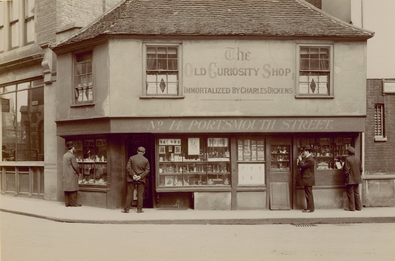 The Old Curiosity Shop, 14 Portsmouth Street, Lincolns Inn Fields, London av English Photographer
