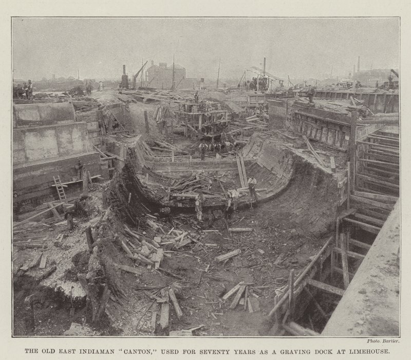 The Old East Indiaman Canton, brukt i sytti år som gravebrygge ved Limehouse av English Photographer