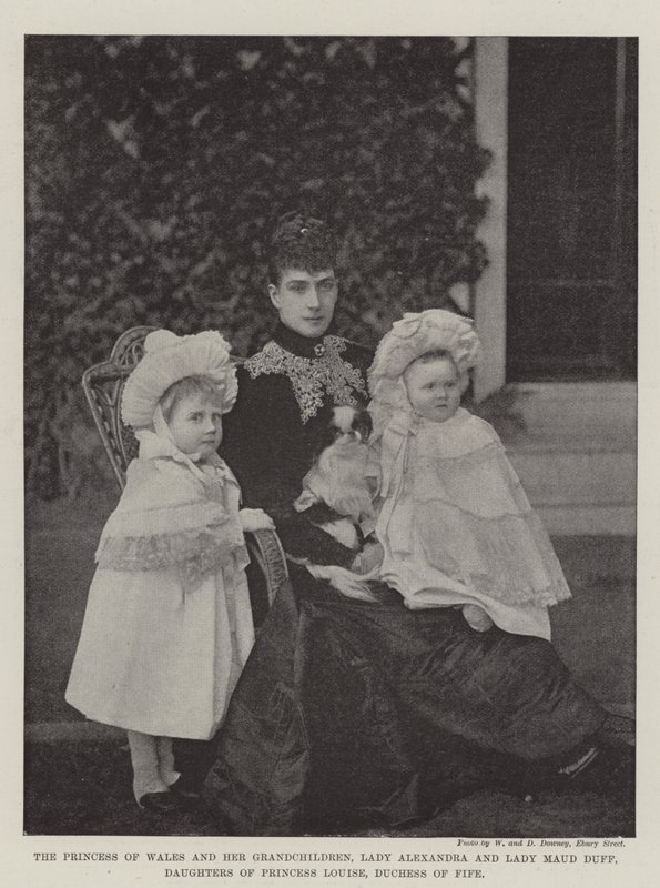 Prinsessen av Wales og hennes barnebarn, Lady Alexandria og Lady Maud Duff, døtre av prinsesse Louise, hertuginne av Fife av English Photographer