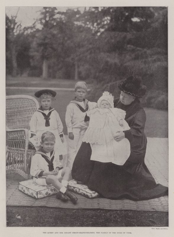 Dronningen og hennes spedbarns oldebarn, familien til hertugen av York av English Photographer