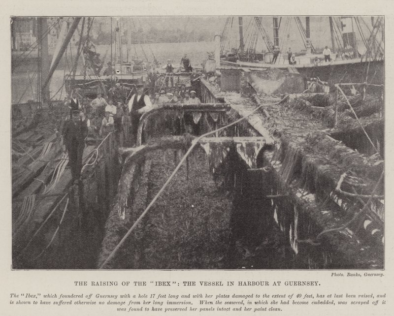 The Raising of the Ibex, fartøyet i havnen på Guernsey av English Photographer