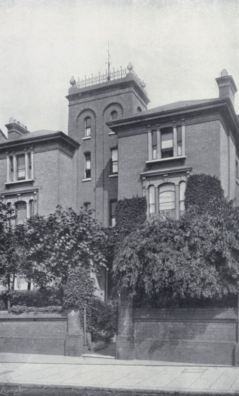 The Residence of Theodore Watts-Dunton og Algernon C Swinburne, The Pines, Putney (s/hv-bilde) av English Photographer