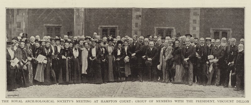 The Royal Archaeological Societys møte på Hampton Court, gruppe medlemmer med presidenten, Viscount Dillon av English Photographer