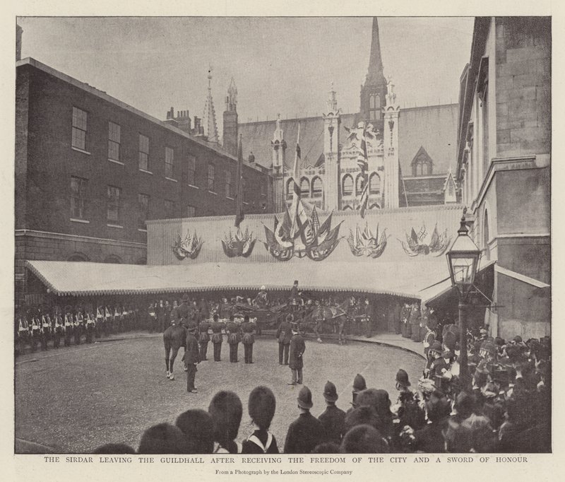 Sirdaren forlater Guildhall etter å ha mottatt Freedom of the City og et æressverd av English Photographer