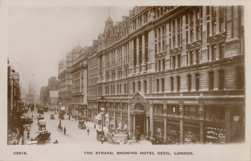 The Strand, Hotel Cecil, London (s/hvitt-bilde) av English Photographer