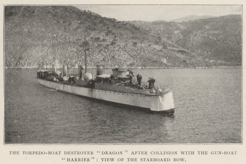Torpedo-Boat Destroyer Dragon etter kollisjon med Gun-Boat Harrier, utsikt over styrbord baugen av English Photographer