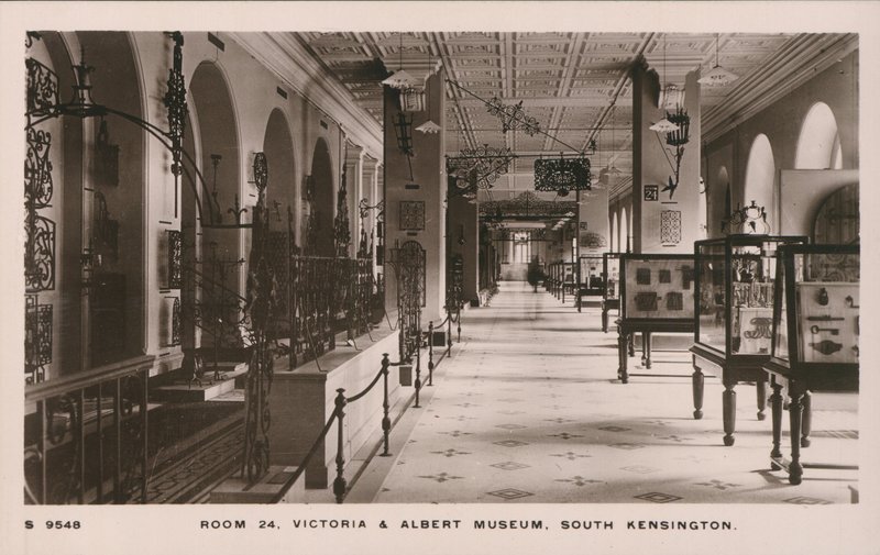 Victoria and Albert Museum, South Kensington, London av English Photographer