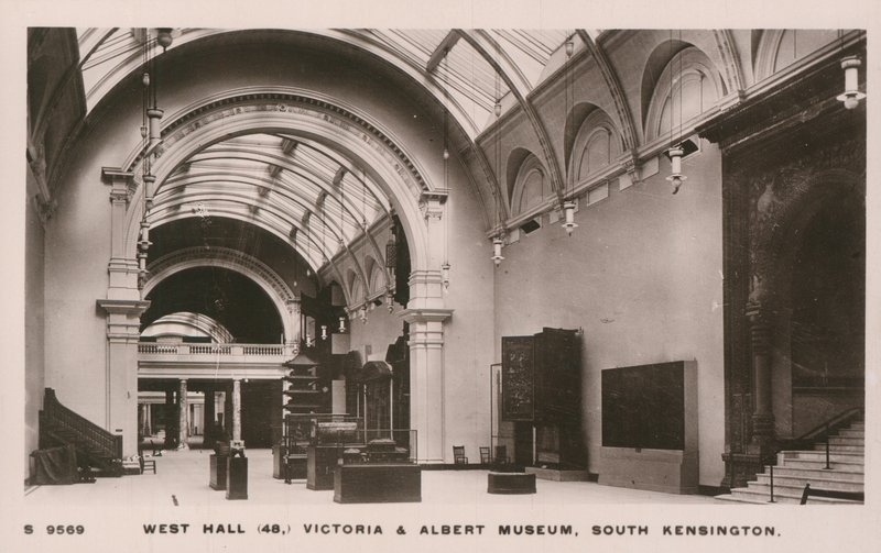 Victoria and Albert Museum, South Kensington, London av English Photographer