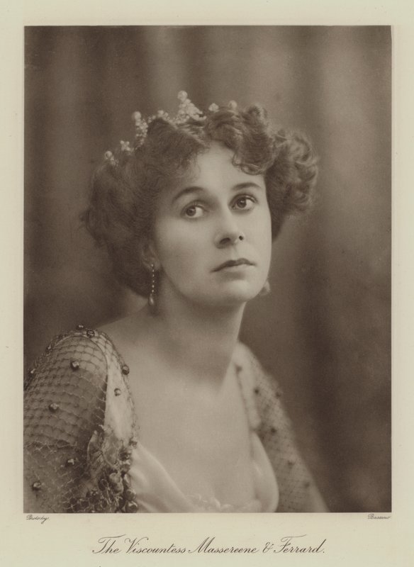 Viscountess Massereene og Ferrard (s/h-foto) av English Photographer