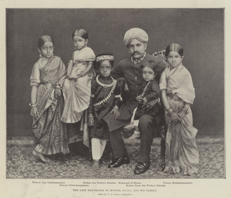 Den avdøde Maharajah av Mysore, GCSI og hans familie av English Photographer
