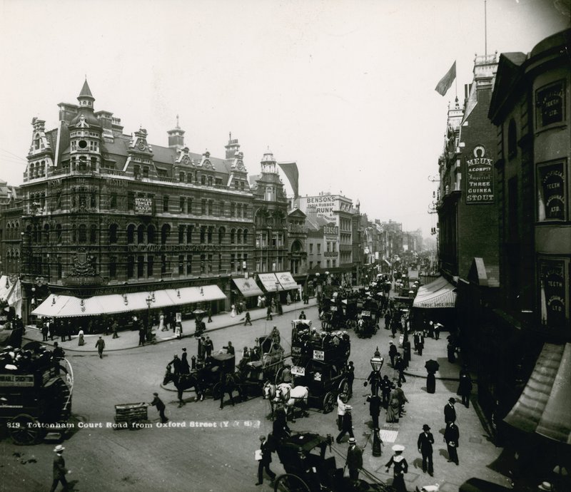 Tottenham Court Road fra Oxford Street, London av English Photographer