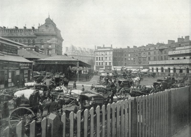 Victoria Station, generell utsikt over stasjonsgården (s/hvitt-bilde) av English Photographer