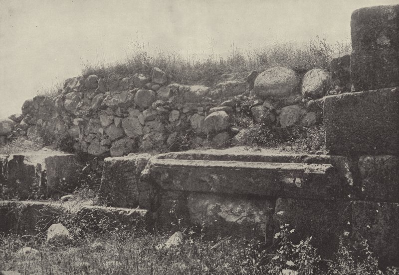 Muren til synagogen i Kapernaum, scene for miraklet med helbredelsen av hånden av English Photographer