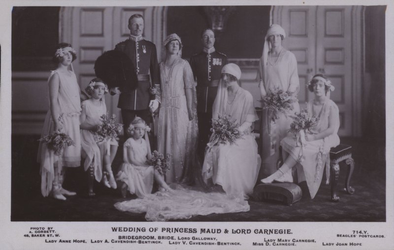 Bryllup til prinsesse Maud og Lord Carnegie (s/hvitt bilde) av English Photographer