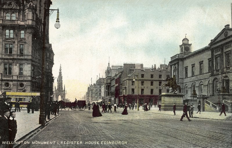 Wellington Memorial and Register House, Edinburgh (fargebilde) av English Photographer