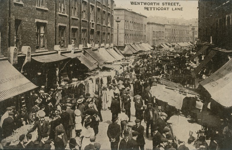 Wentworth Street, Petticoat Lane, London av English Photographer