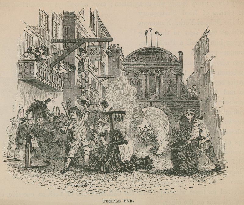 En folkemengde fyrer opp et bål foran Temple Bar av English School