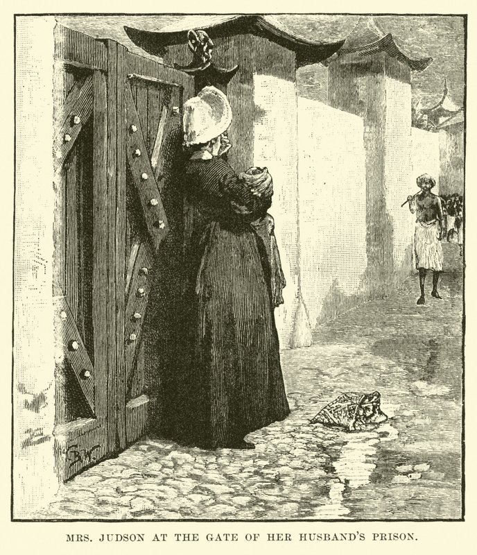 Mrs Judson ved porten til ektemannens fengsel av English School